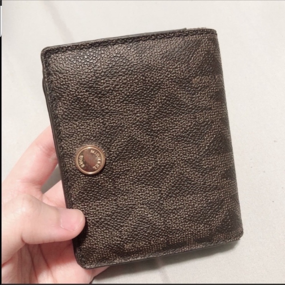Michael kors wallet